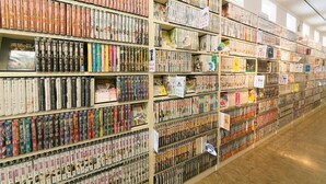 A bookstore with shelves filled with books and magazines. - Hotel nanvan Yaizu (Yaizu)