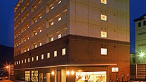 A multi-story hotel with a prominent sign reading "HOTEL Nanvan." - Hotel nanvan Yaizu (Yaizu)