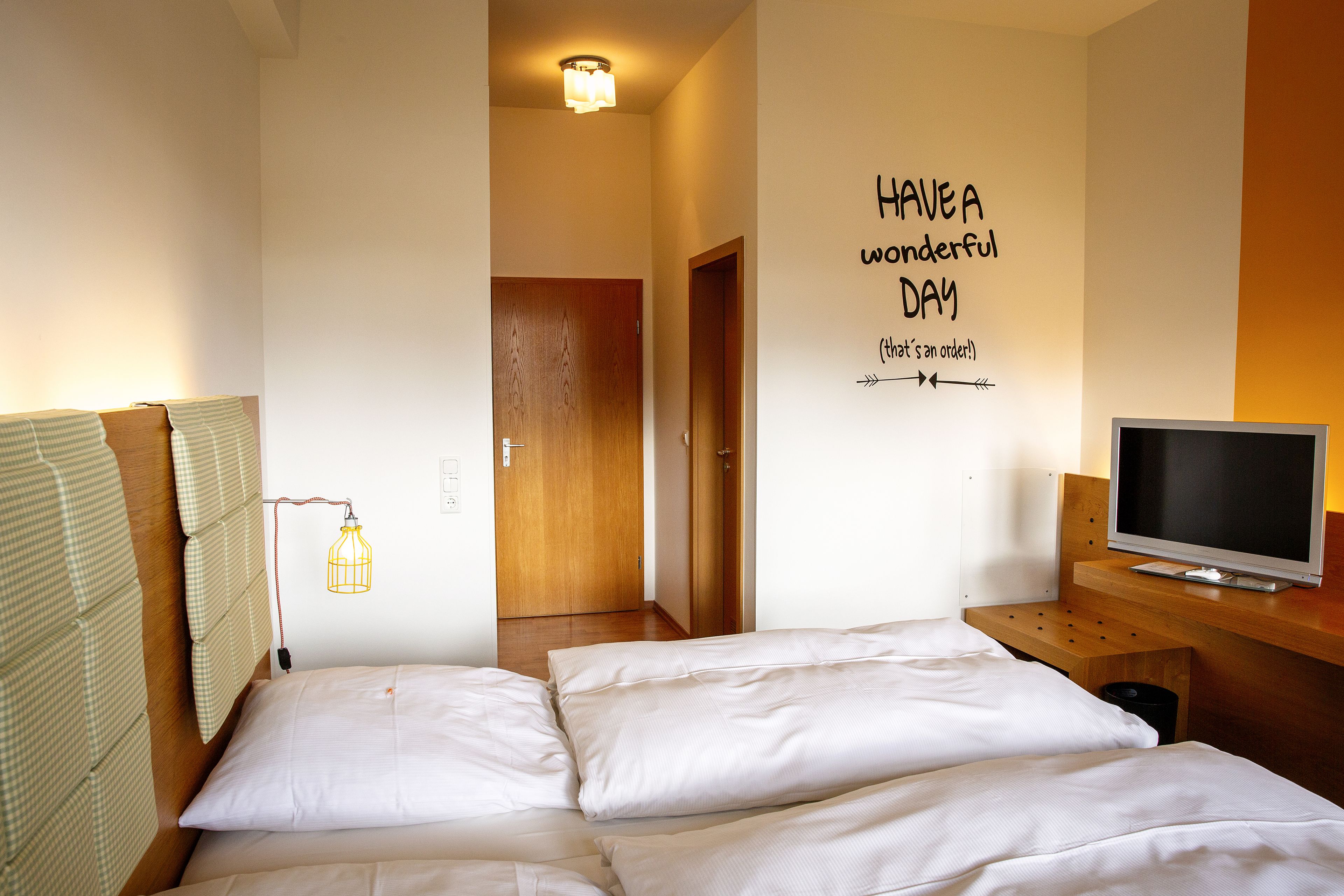 Doppelzimmer | Minibar, Zimmersafe, Schreibtisch, laptopgeeigneter Arbeitsplatz