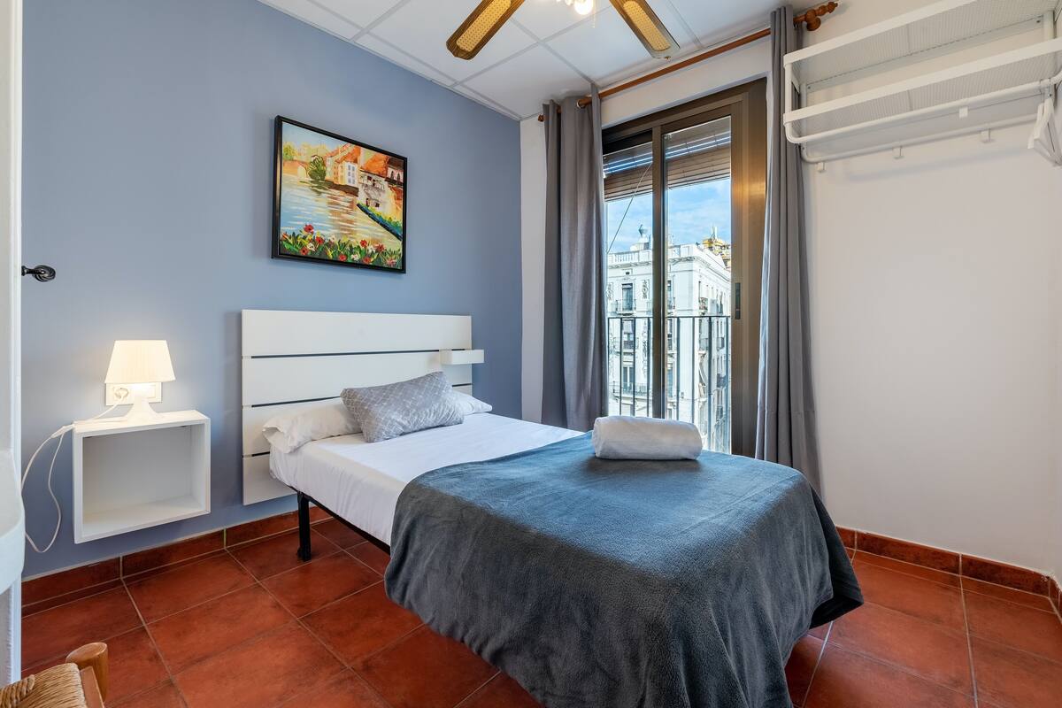 Single Room, City View | Cribs (surcharge), WiFi (free), bed sheets