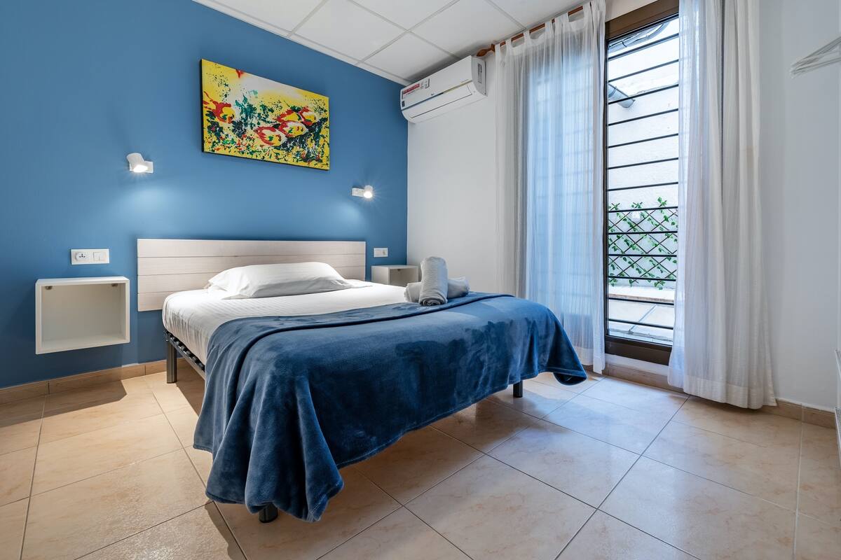 City Room, 1 Double Bed | Cribs (surcharge), WiFi (free), bed sheets