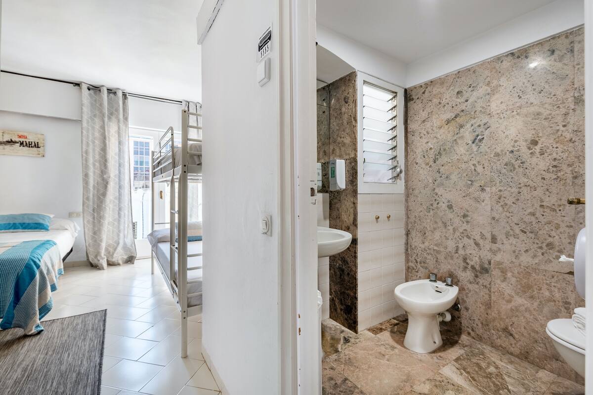 City Room, 1 Bedroom, Private Bathroom | Cribs (surcharge), WiFi (free), bed sheets