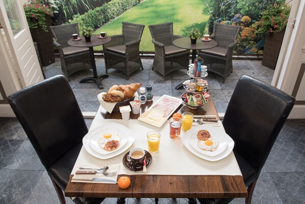 Daily continental breakfast for a fee