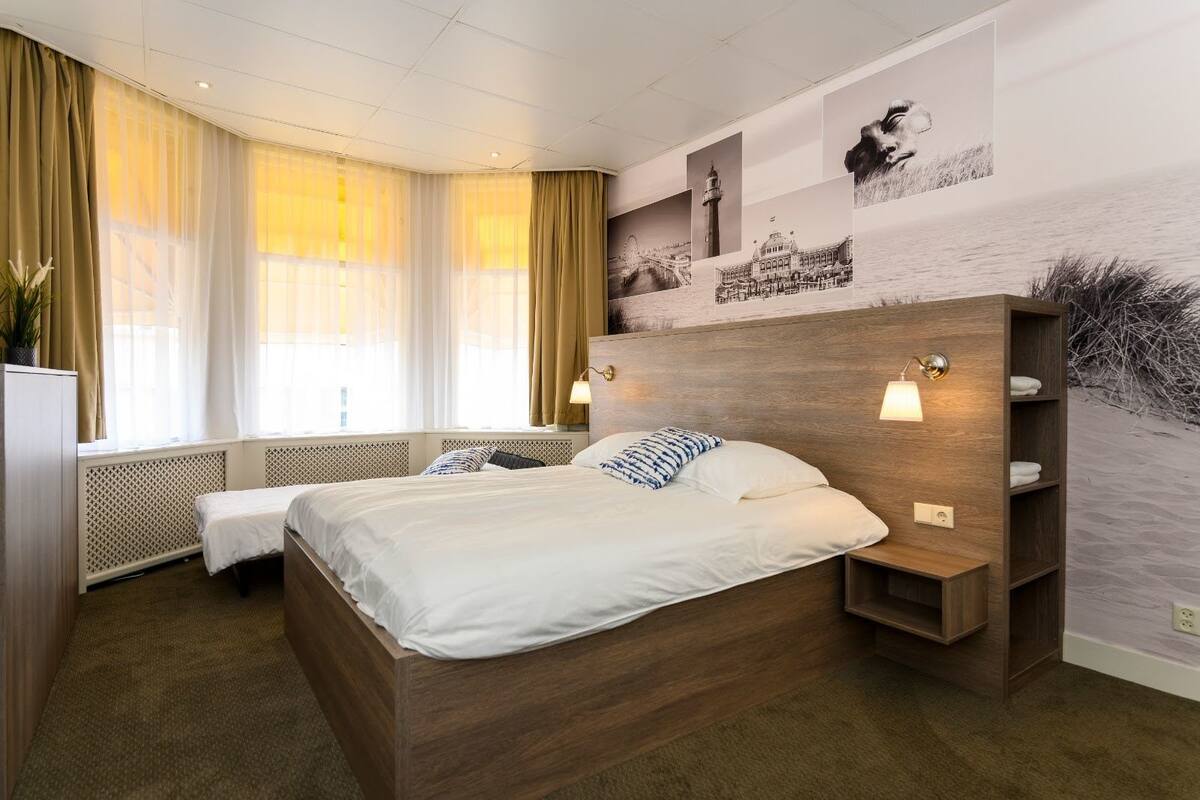 Triple Room, Annex Building