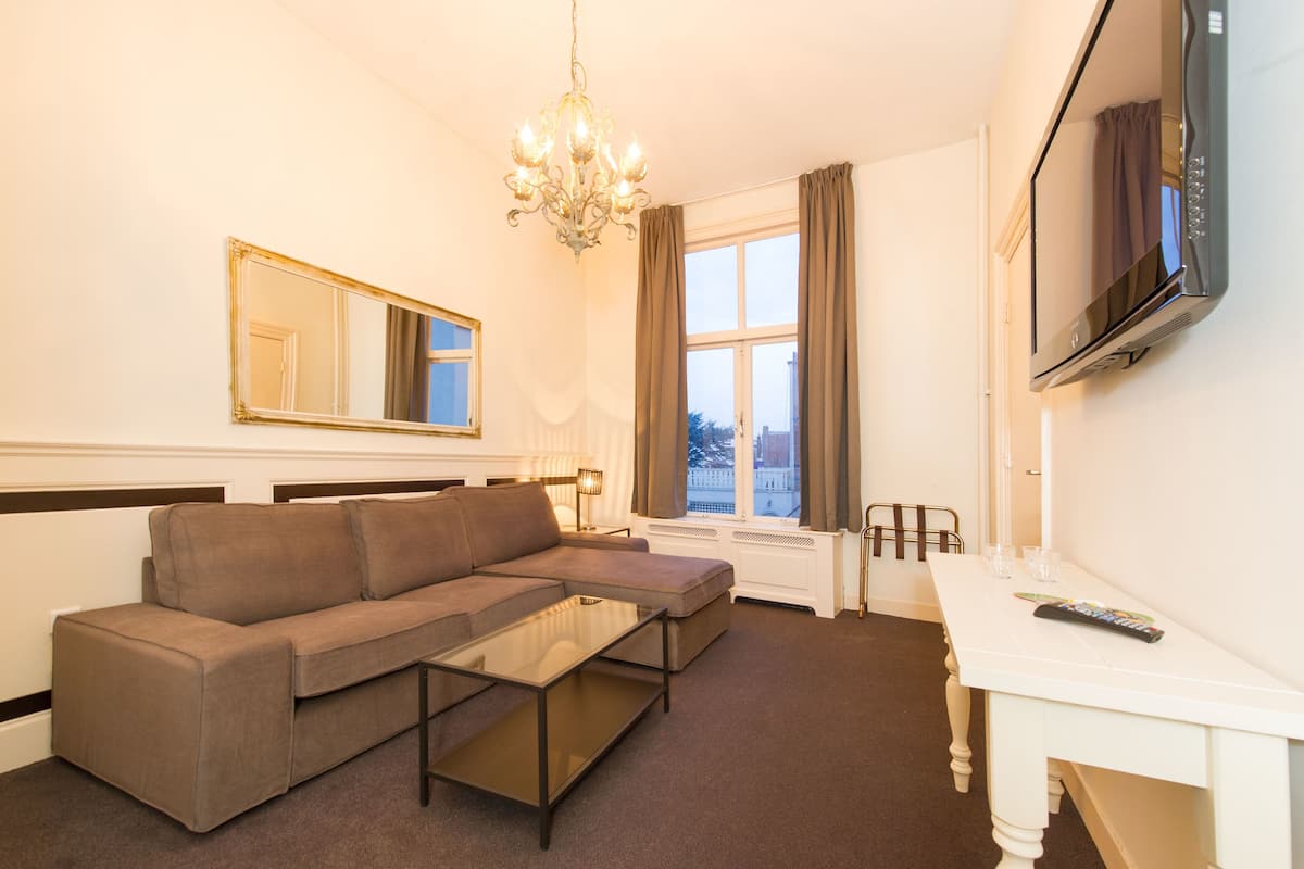 Suite, 1 Queen Bed