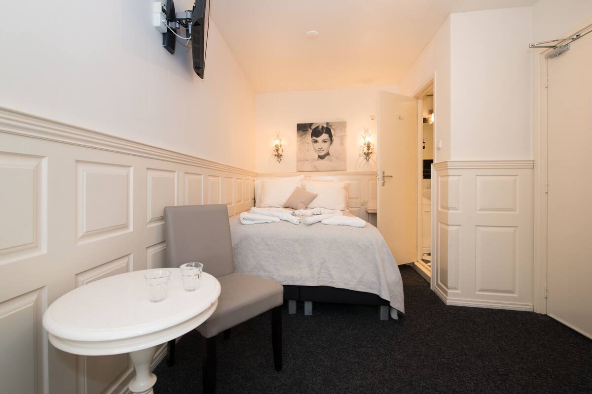 Basic Double Room, 1 Double Bed