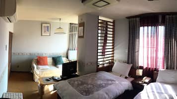 Chambre avec lits jumeaux, non-fumeurs, salle de bains privée (Western Style) | Minibar, bureau, Wi-Fi gratuit, draps fournis