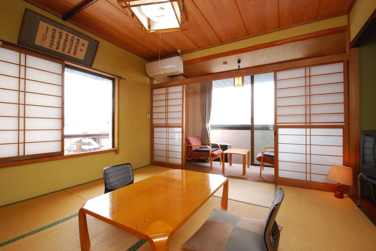Quarto quádruplo tradicional, para não fumantes, banheiro privativo (Japanese Style, Run of House) | Frigobar, escrivaninha, Wi-Fi de cortesia, roupa de cama