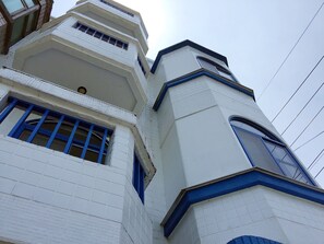 Façana frontal de l'allotjament