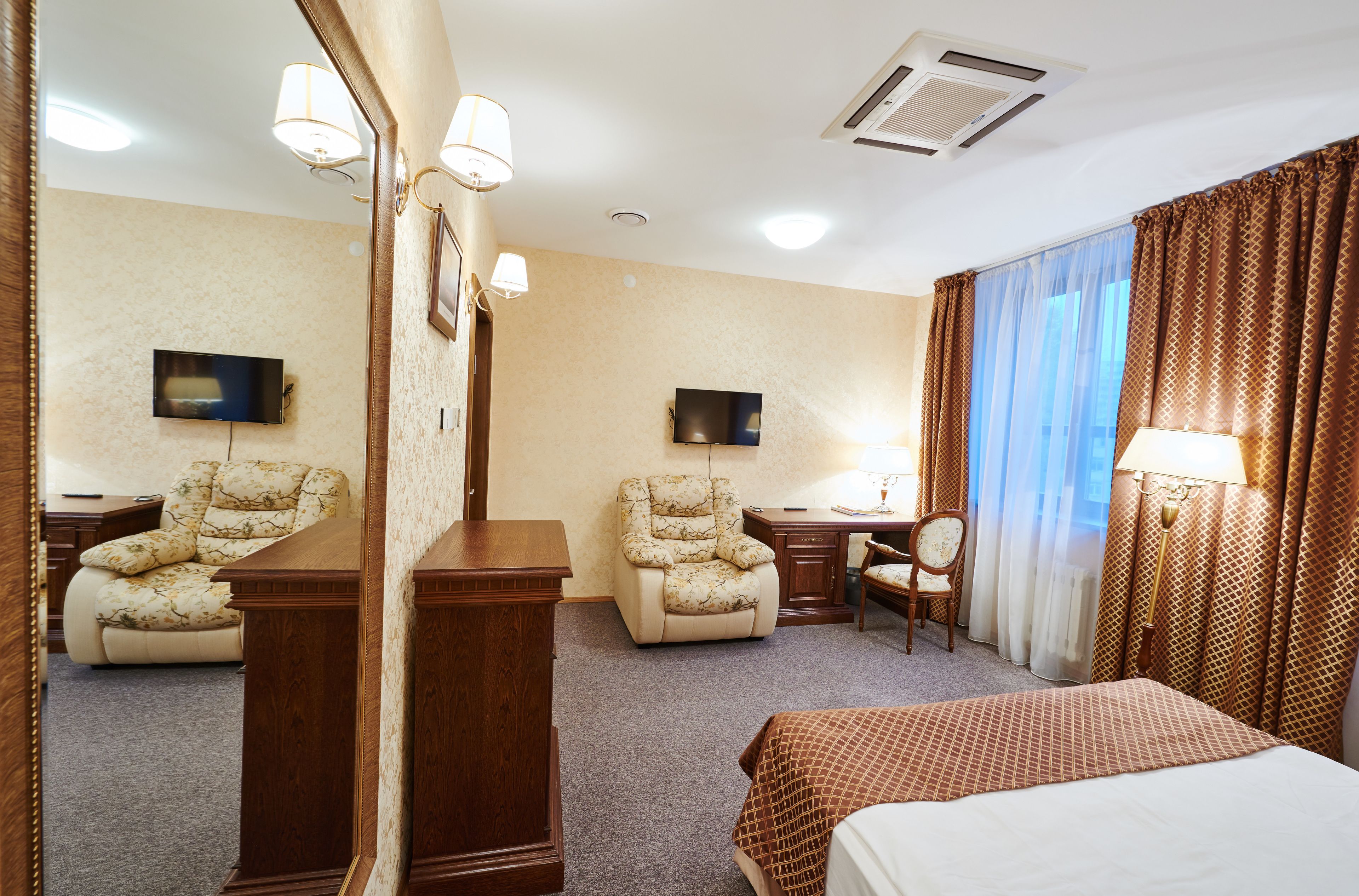 in-room safe, desk, iron/ironing board, free wifi