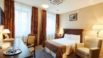 In-room safe, desk, iron/ironing board, free WiFi