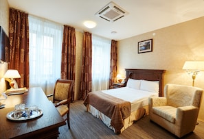 In-room safe, desk, iron/ironing board, free WiFi