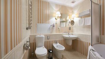 Standard Double Room | Bathroom | Free toiletries, hair dryer, towels