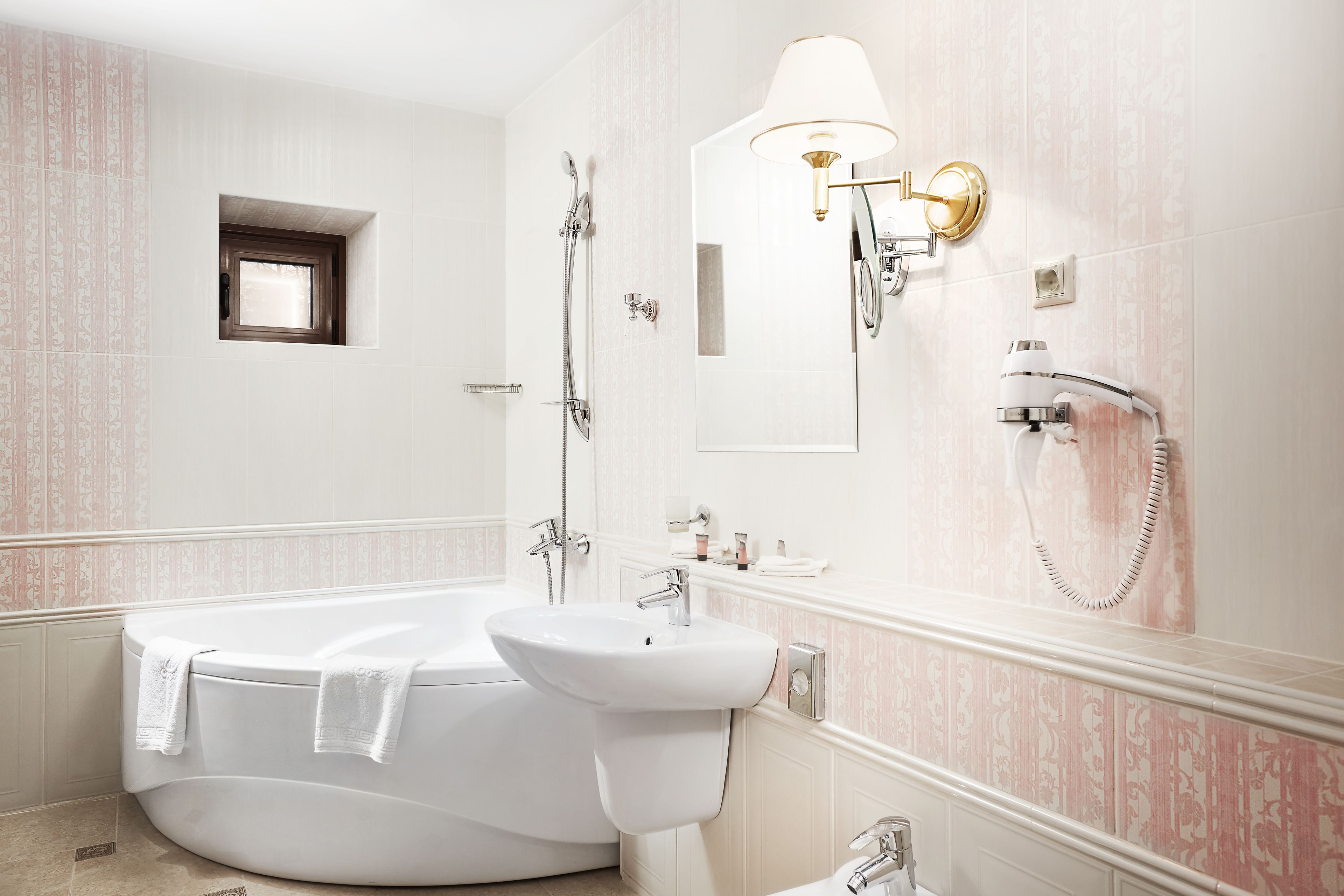 superior suite, 1 bedroom | bathroom | free toiletries, hair dryer, towels