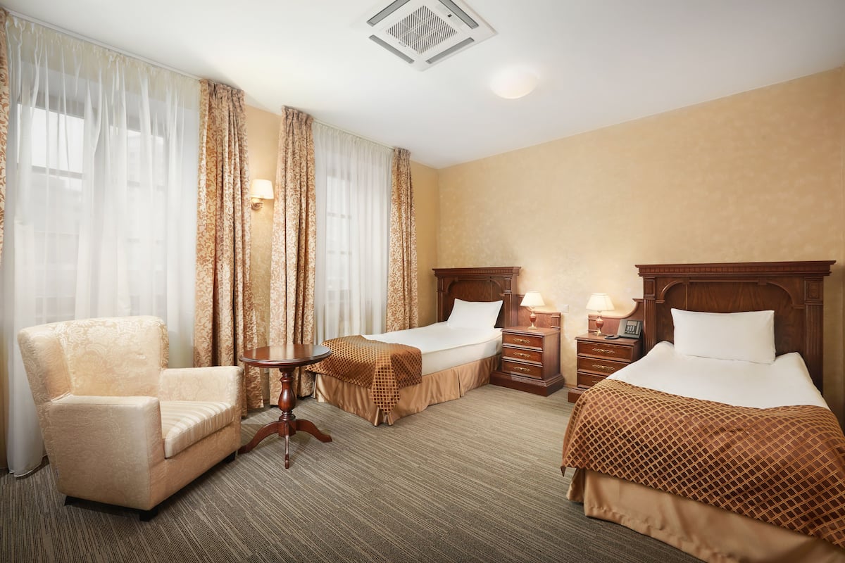 Standard Twin Room, Accessible | In-room safe, desk, iron/ironing board, free WiFi