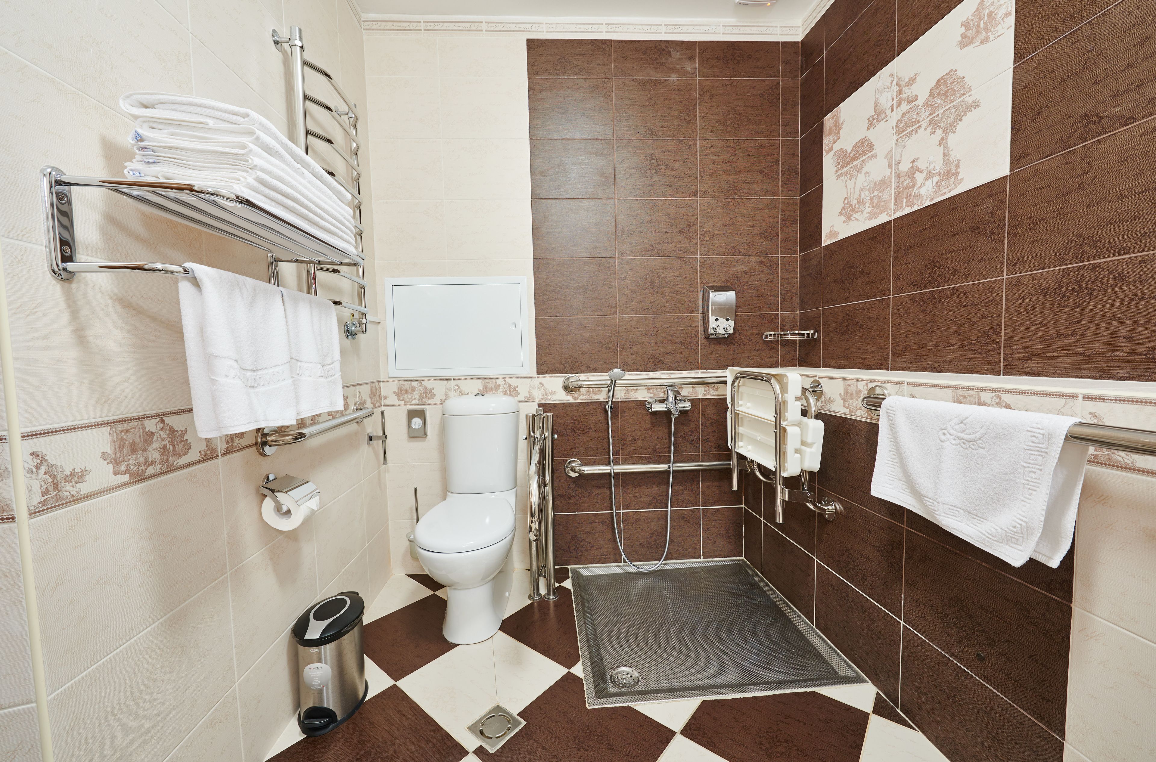 standard twin room, accessible | bathroom | free toiletries, hair dryer, towels