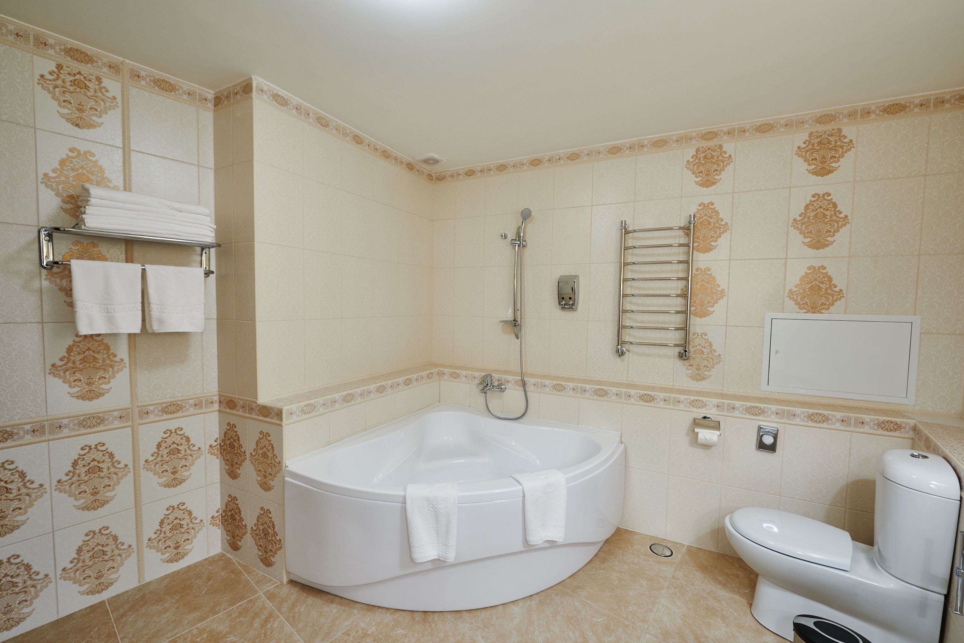 suite, 1 bedroom | bathroom | free toiletries, hair dryer, towels