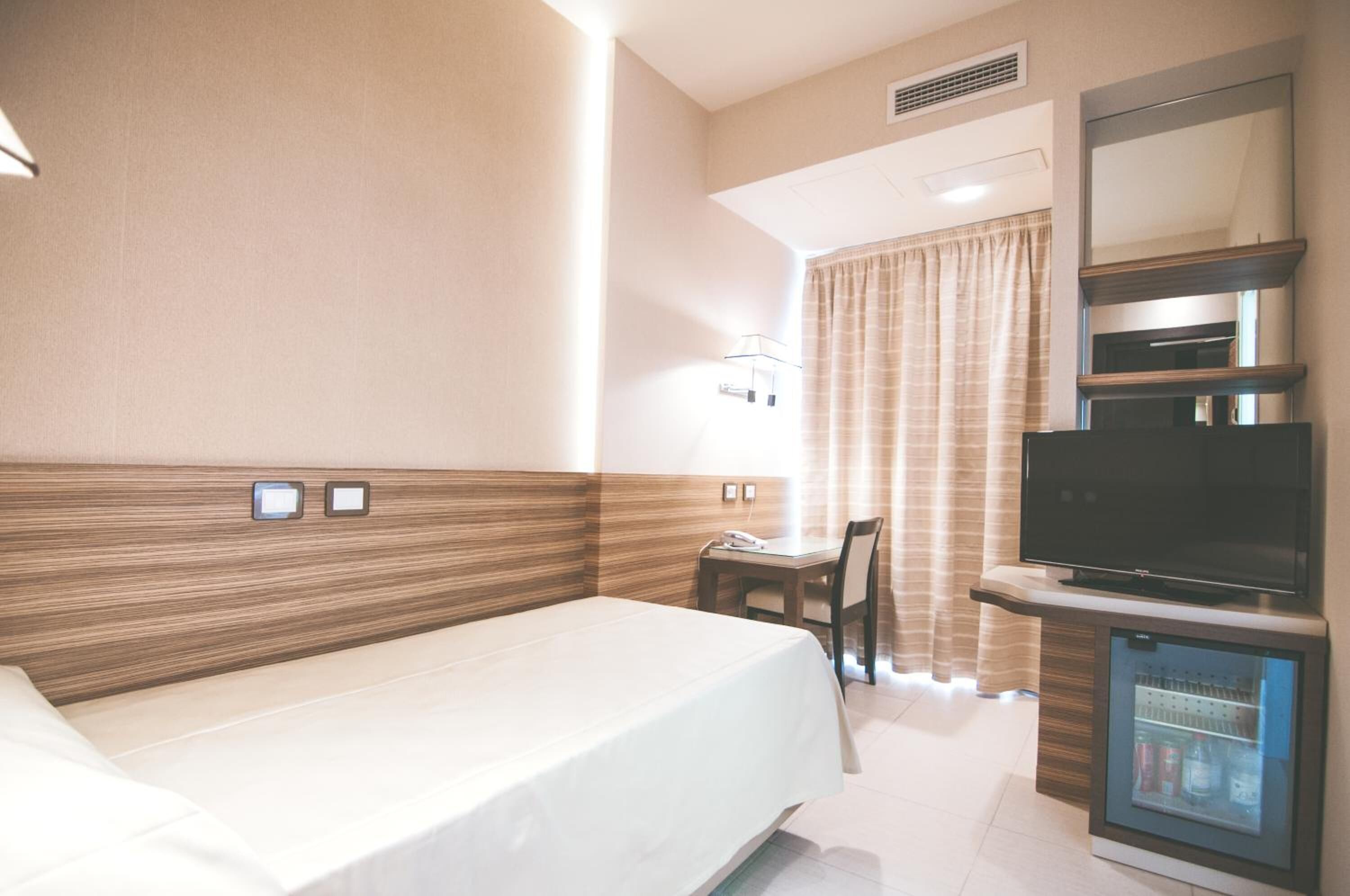 minibar, in-room safe, desk, blackout curtains