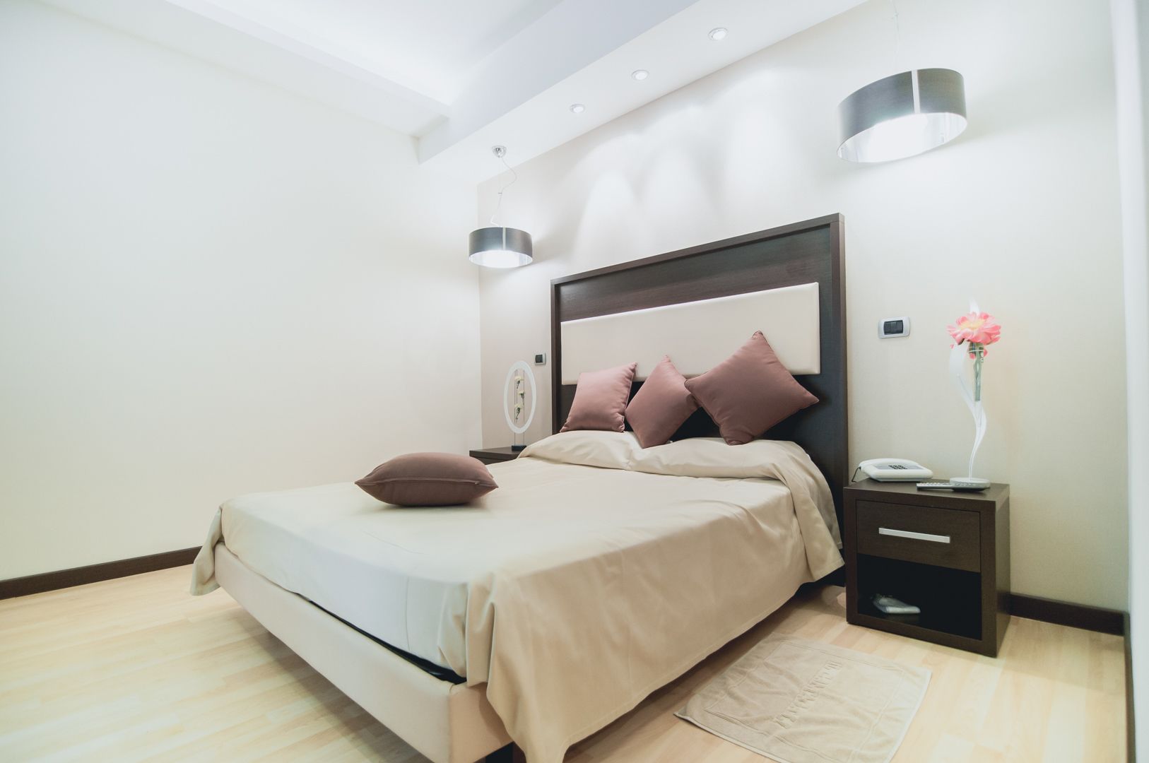 Double or Twin Room | Minibar, in-room safe, desk, blackout drapes