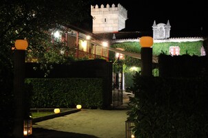 Fachada del alojamiento - Noche