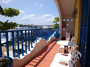 Deluxe Quadruple Room | Balcony - Greece Style Hotel (Hengchun)