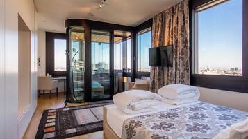 City View, Rooftop Apartment with Sauna