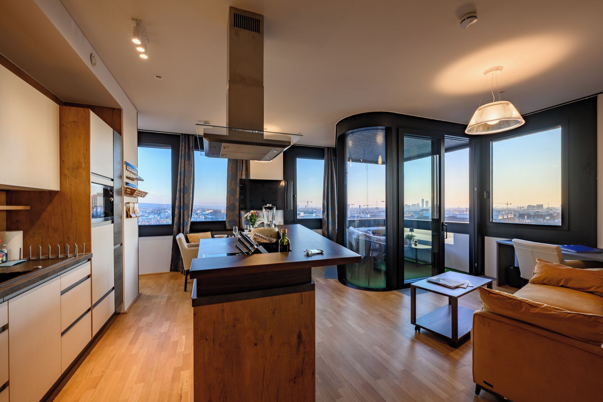 Next View, Rooftop Apartment | Wohnbereich | 49-Zoll-Flachbildfernseher mit Kabelempfang, Fernseher, Kamin