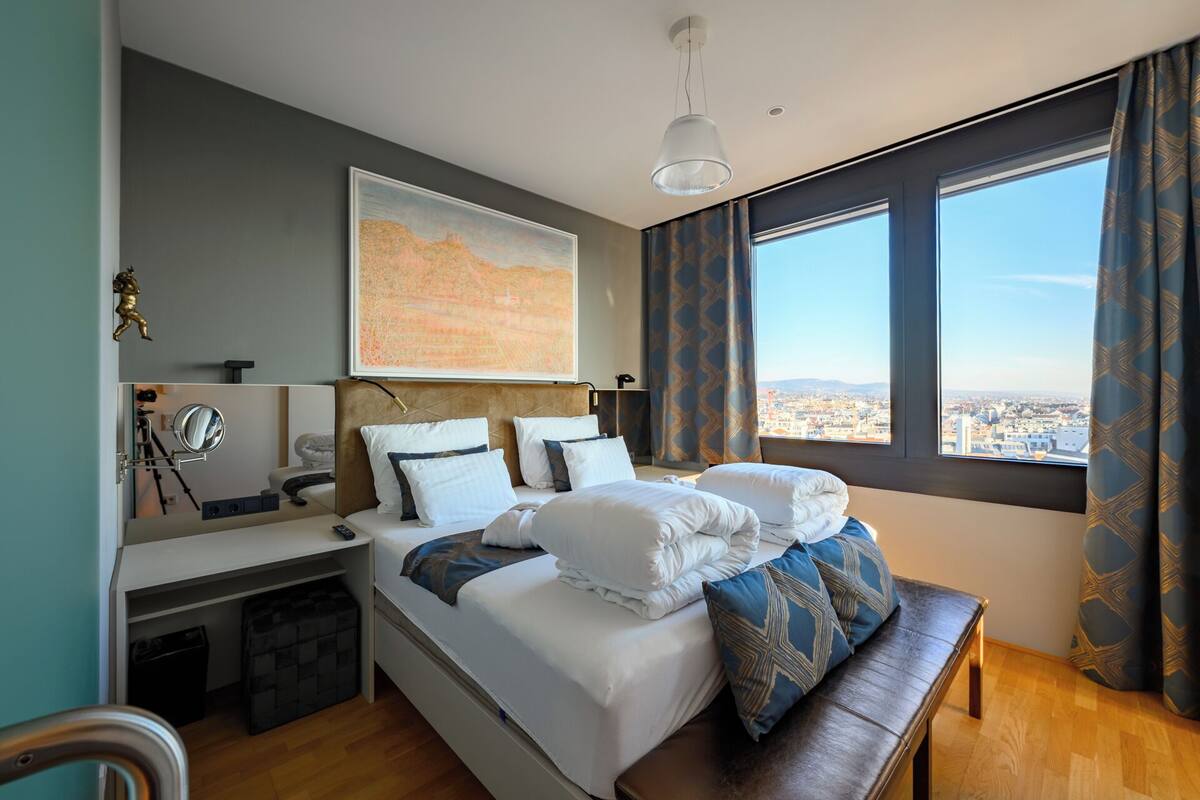 Exclusive Penthouse | 2 bedrooms, premium bedding, free minibar items, in-room safe