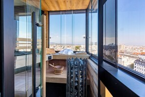 City View, Rooftop Apartment with Sauna | Terrace/patio - Skyflats Vienna - Rooftop Apartments (Vienna)