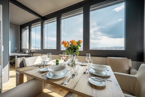 Black View, Rooftop Apartment | In-room dining - Skyflats Vienna - Rooftop Apartments (Vienna)