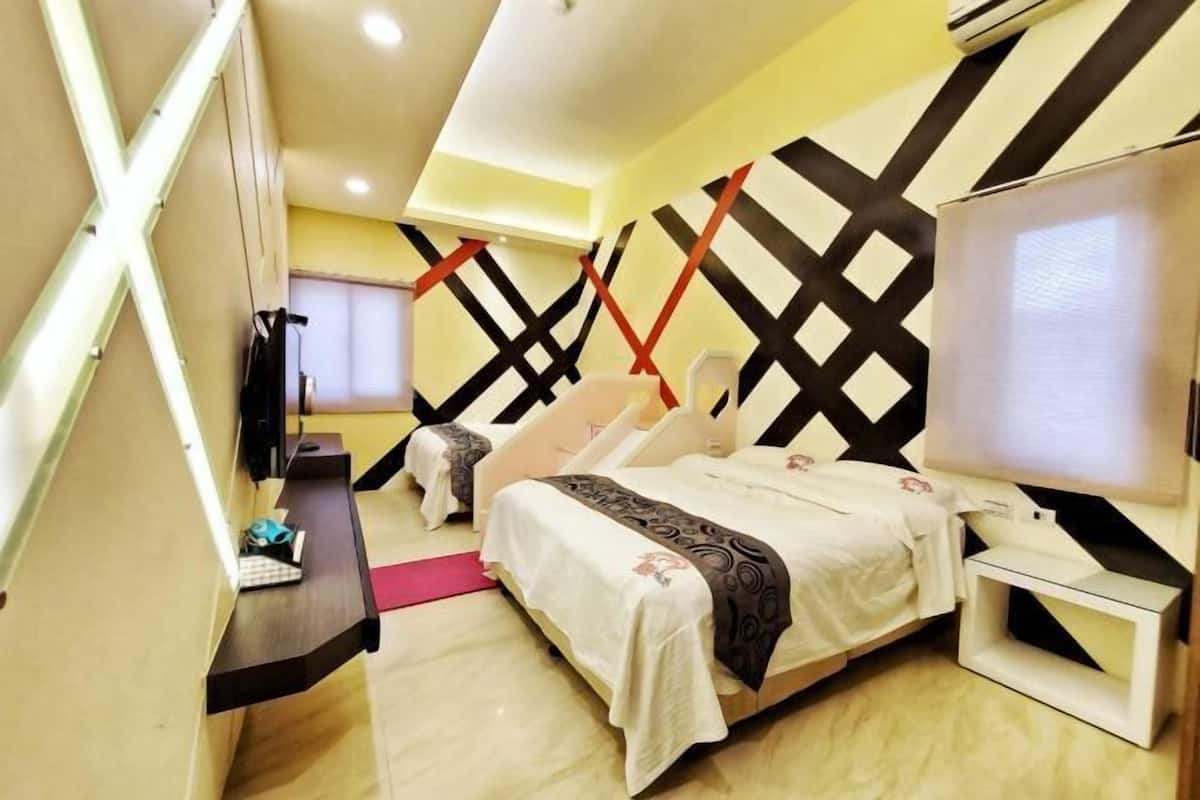 Premium bedding, down comforters, pillowtop beds, desk