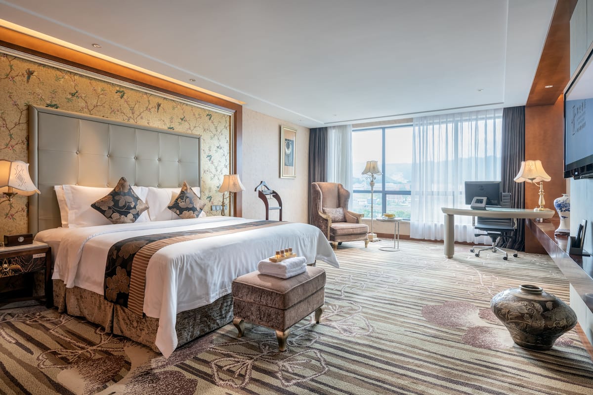 characteristic double room | minibar, in-room safe, desk, laptop workspace