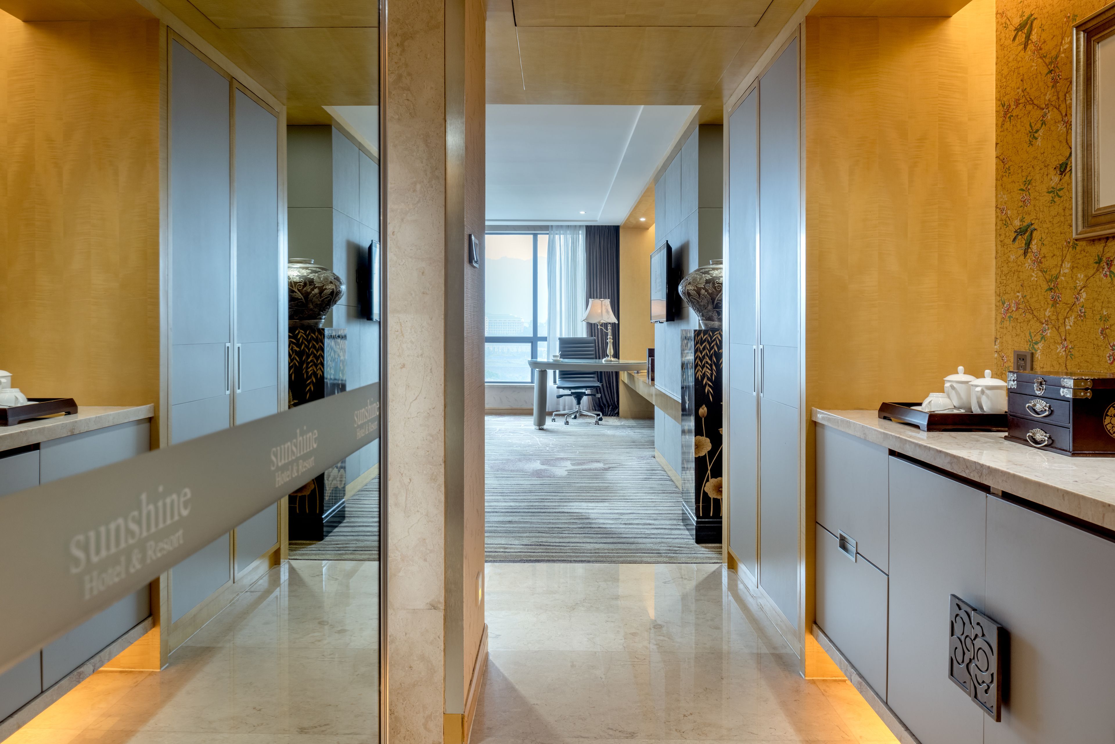 Deluxe Twin Room With Mountain View | Minibar, in-room safe, desk, laptop workspace