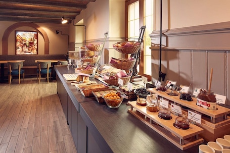 Daily buffet breakfast (EUR 17 per person). Hôtel Maison Turenne