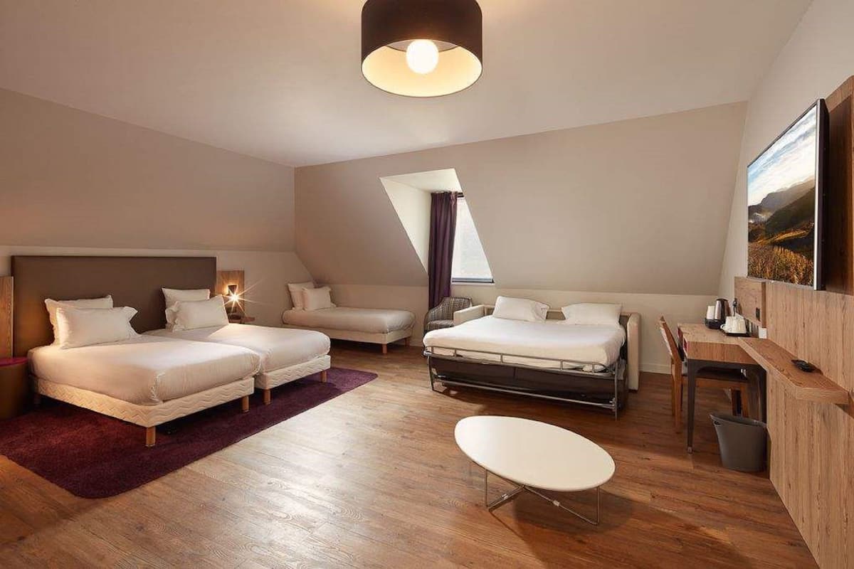 1 bedroom, premium bedding, in-room safe, desk