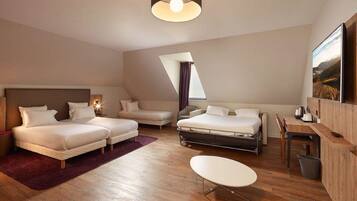 1 bedroom, premium bedding, in-room safe, desk