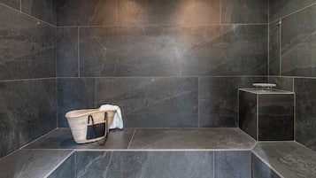 Sauna, hammam, soins d'aromathérapie, massages