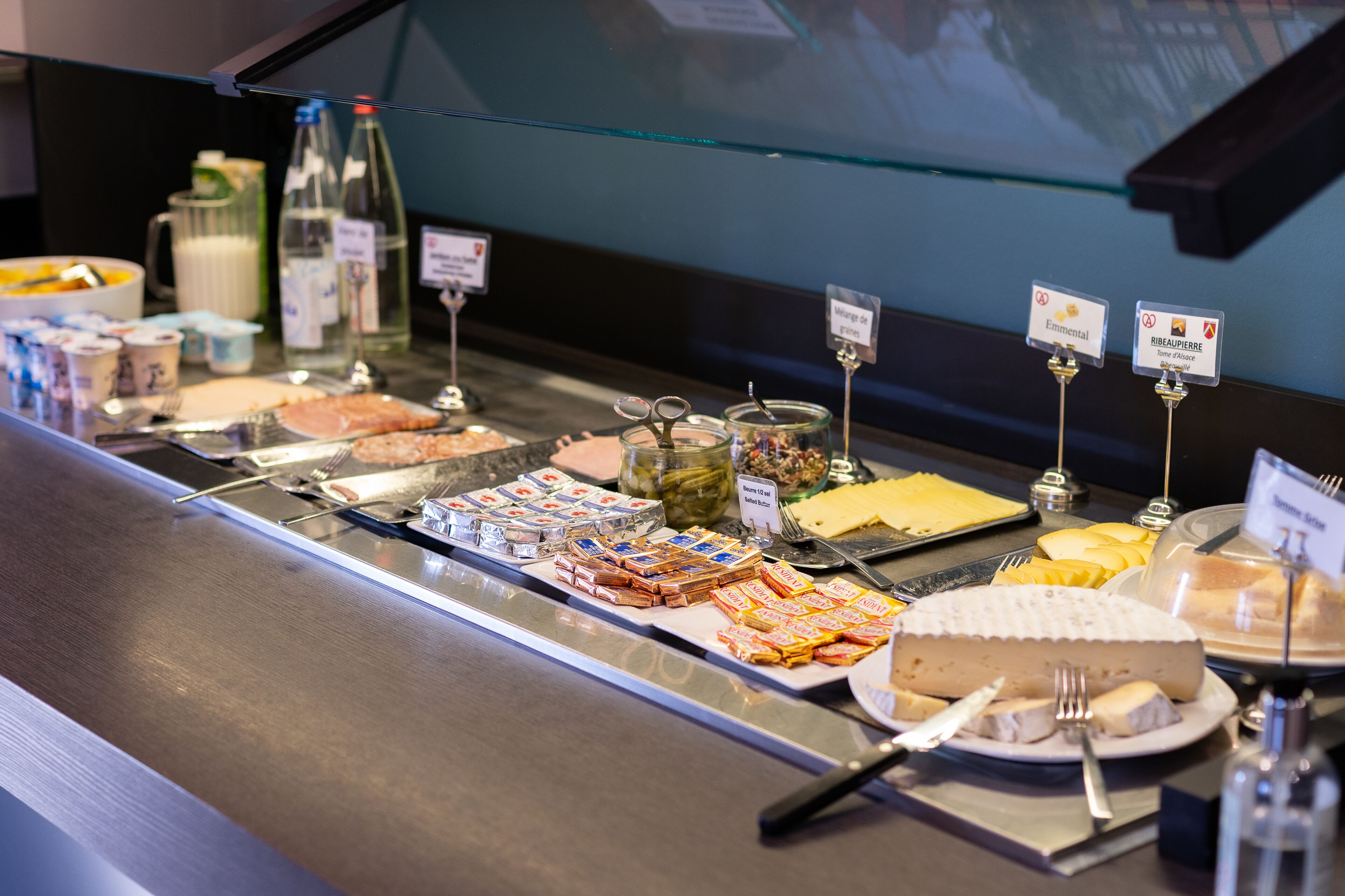 daily buffet breakfast (eur 15 per person)