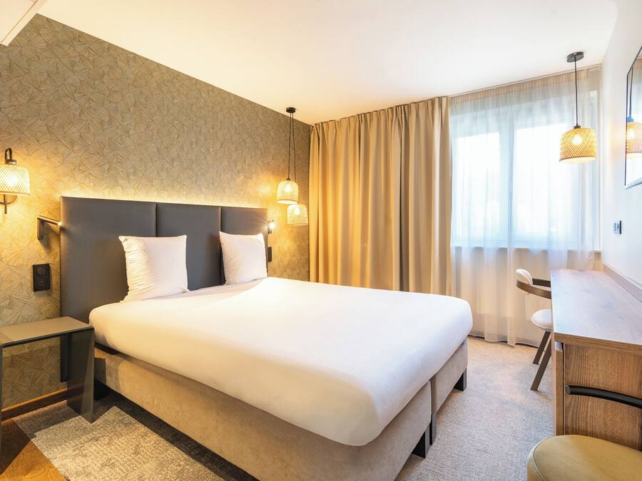 Dobbeltrom – superior | Sengetøy av topp kvalitet, safe på rommet og skrivebord