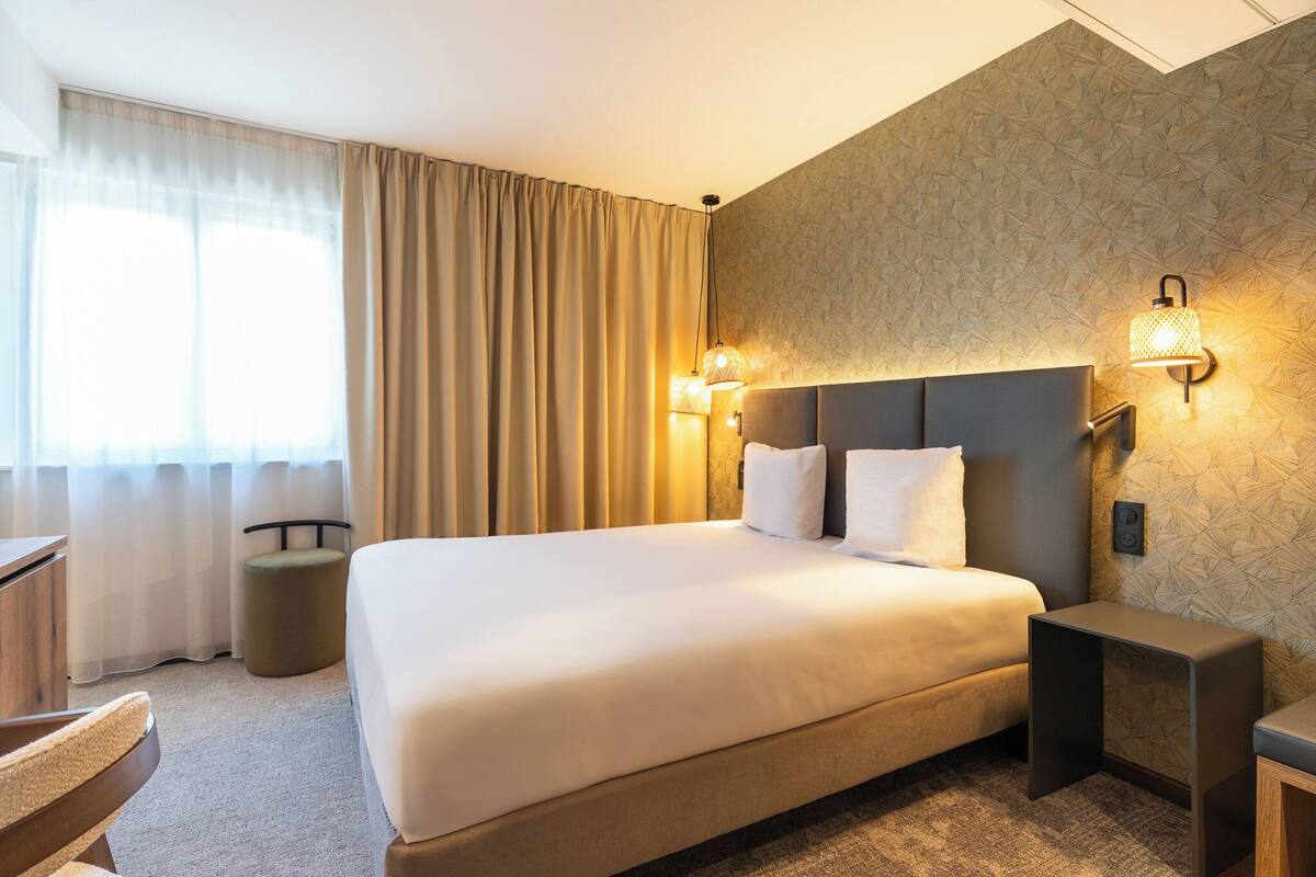 superior double room | 1 bedroom, premium bedding, in-room safe, desk