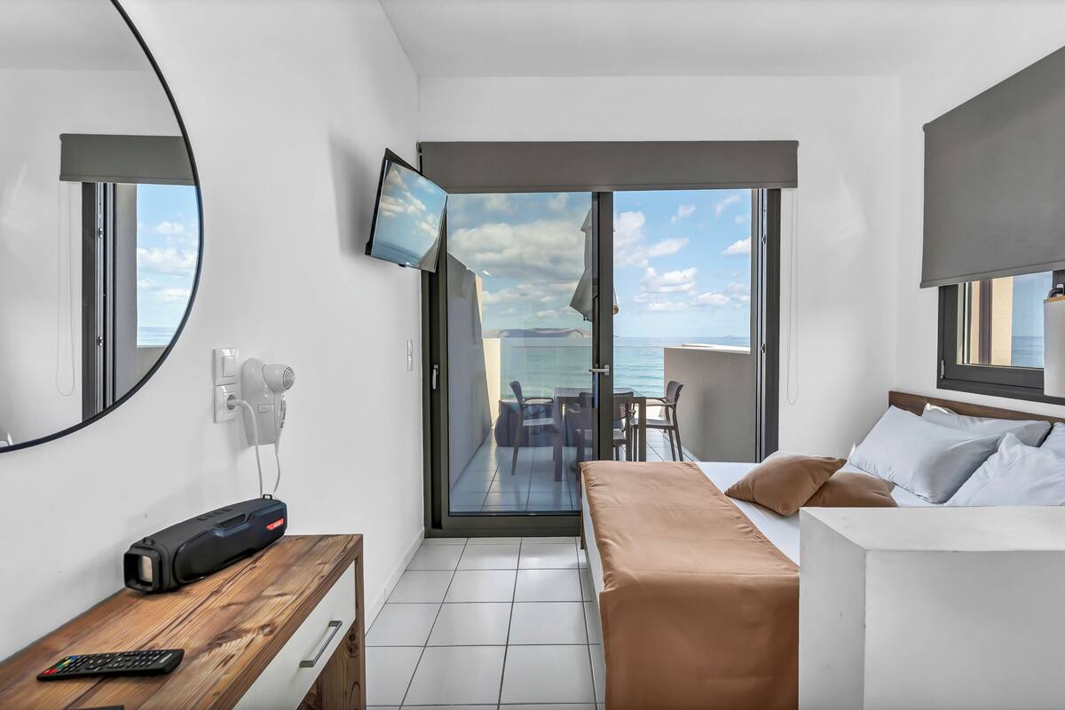Junior Suite Sea View 3pax | Cribs (surcharge), WiFi (free)