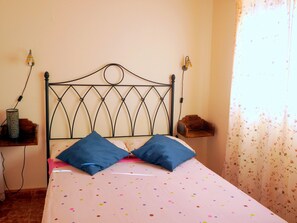 House, 2 Bedrooms, Partial Sea View