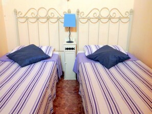 House, 2 Bedrooms, Partial Sea View