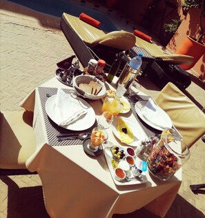 Desayuno de cocina local incluido todos los días