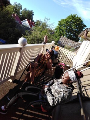 Family Apartment | Balcony