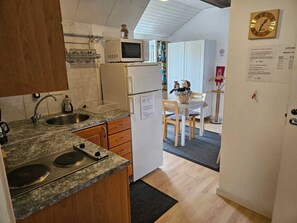 Studio, Jetted Tub