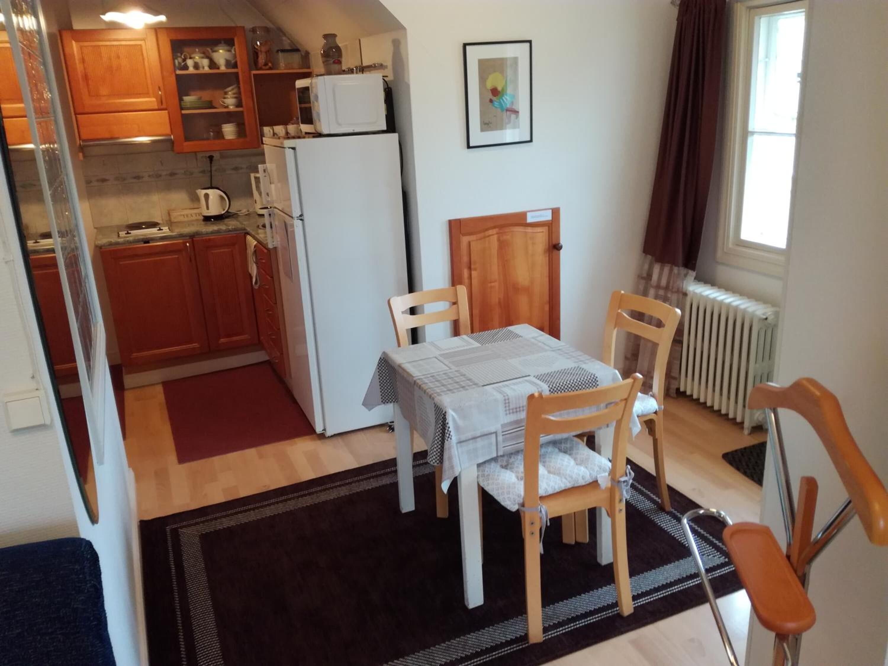 Studio, Jetted Tub | Private kitchen | Full-sized fridge, microwave, oven, stovetop