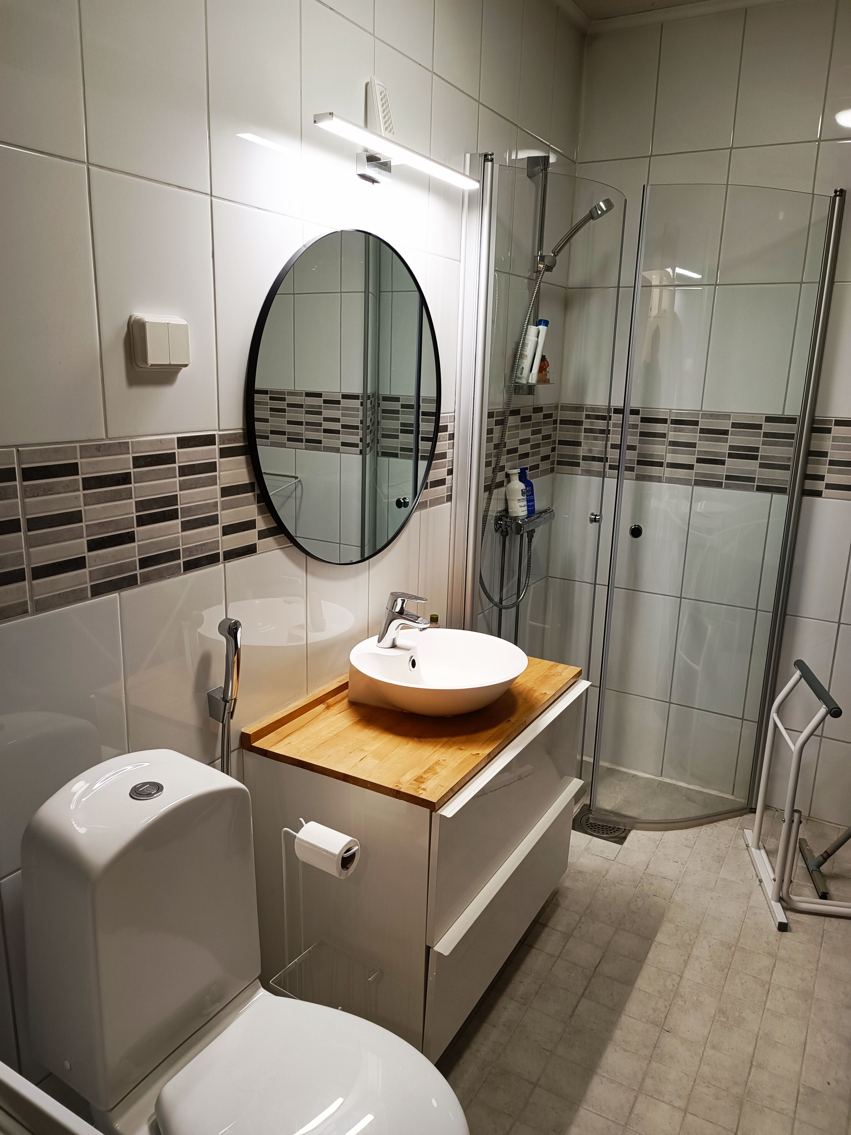 Apartment Villa | ห้องน้ำ | ของใช้ในห้องน้ำฟรี, ไดร์เป่าผม, เสื้อคลุมอาบน้ำ, รองเท้าสวมภายในห้อง