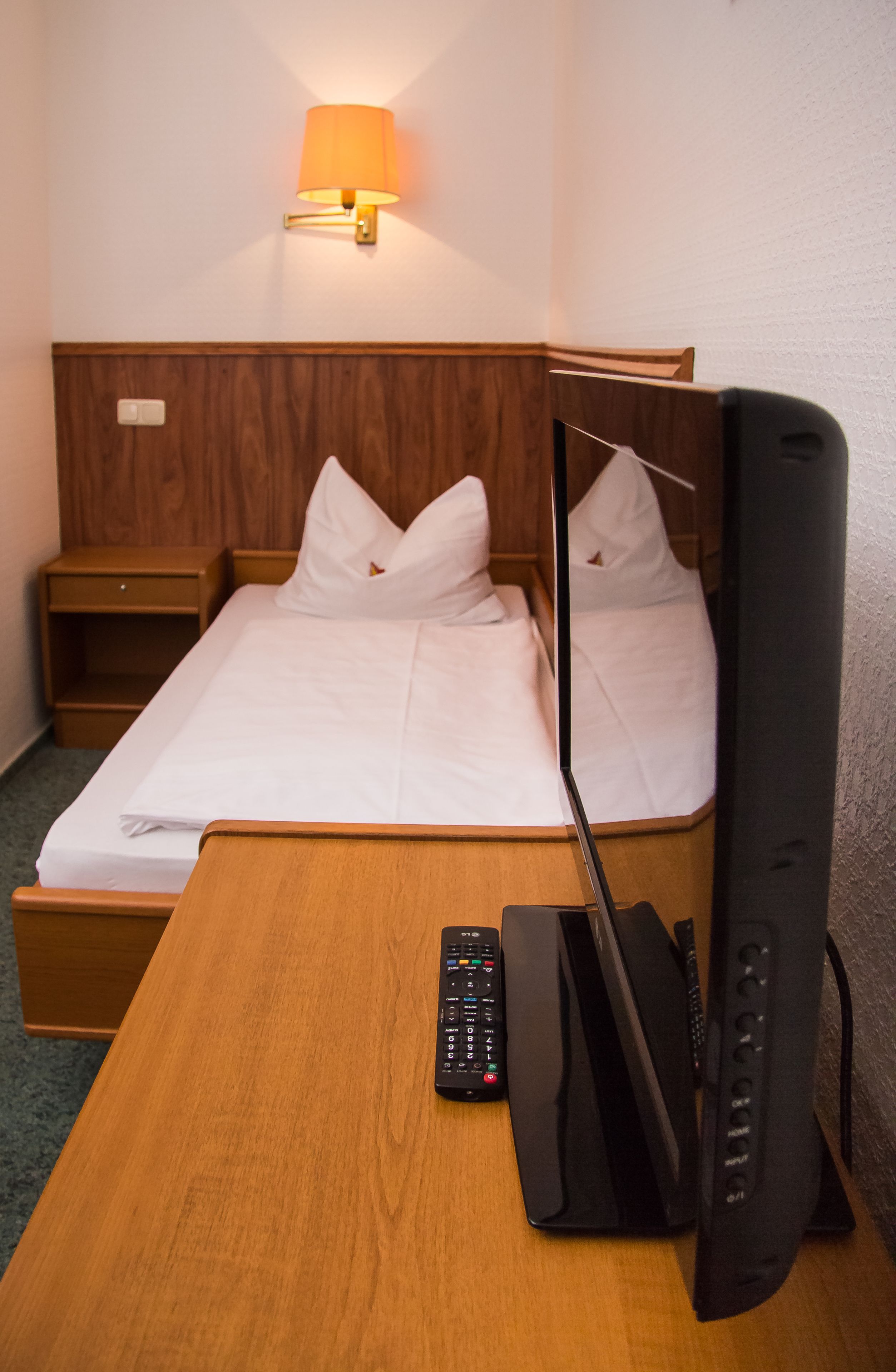 single room | room amenity