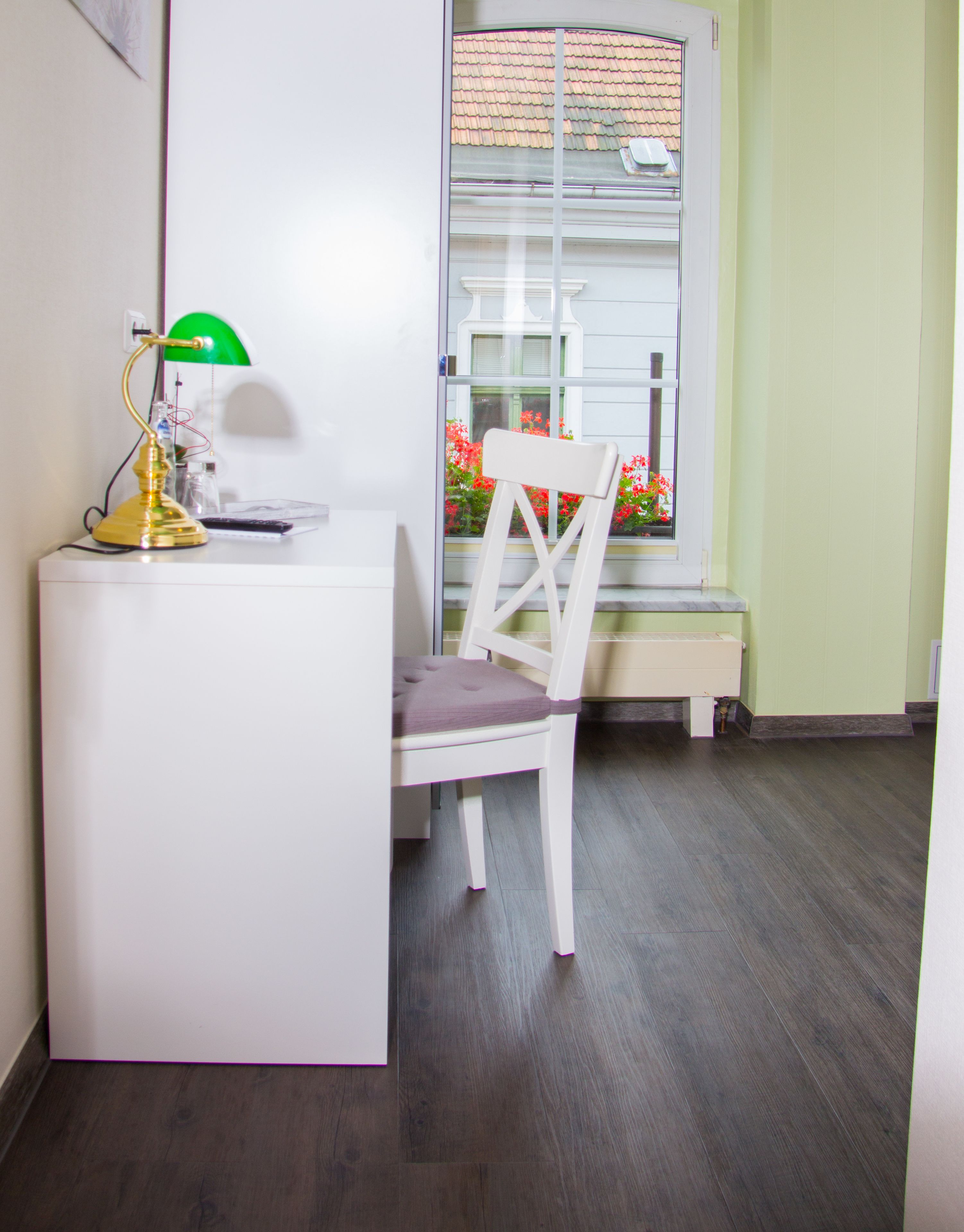 single room | room amenity